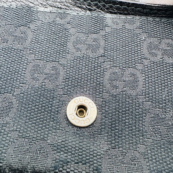 Gucci Gold Emblem Wallet - Picture 4 of 12